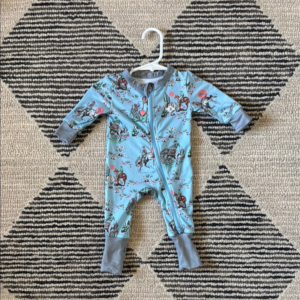 Burlebo Zip Onesie & Matching Beanie - Newborn
